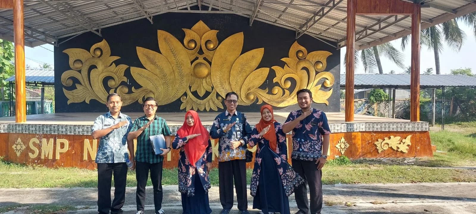 Foto Jadul Guru SMPN 1 Kapongan Tempo Doeloe